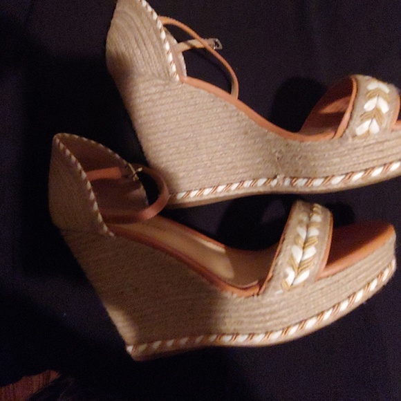 Snoes - Picture 6 of 6